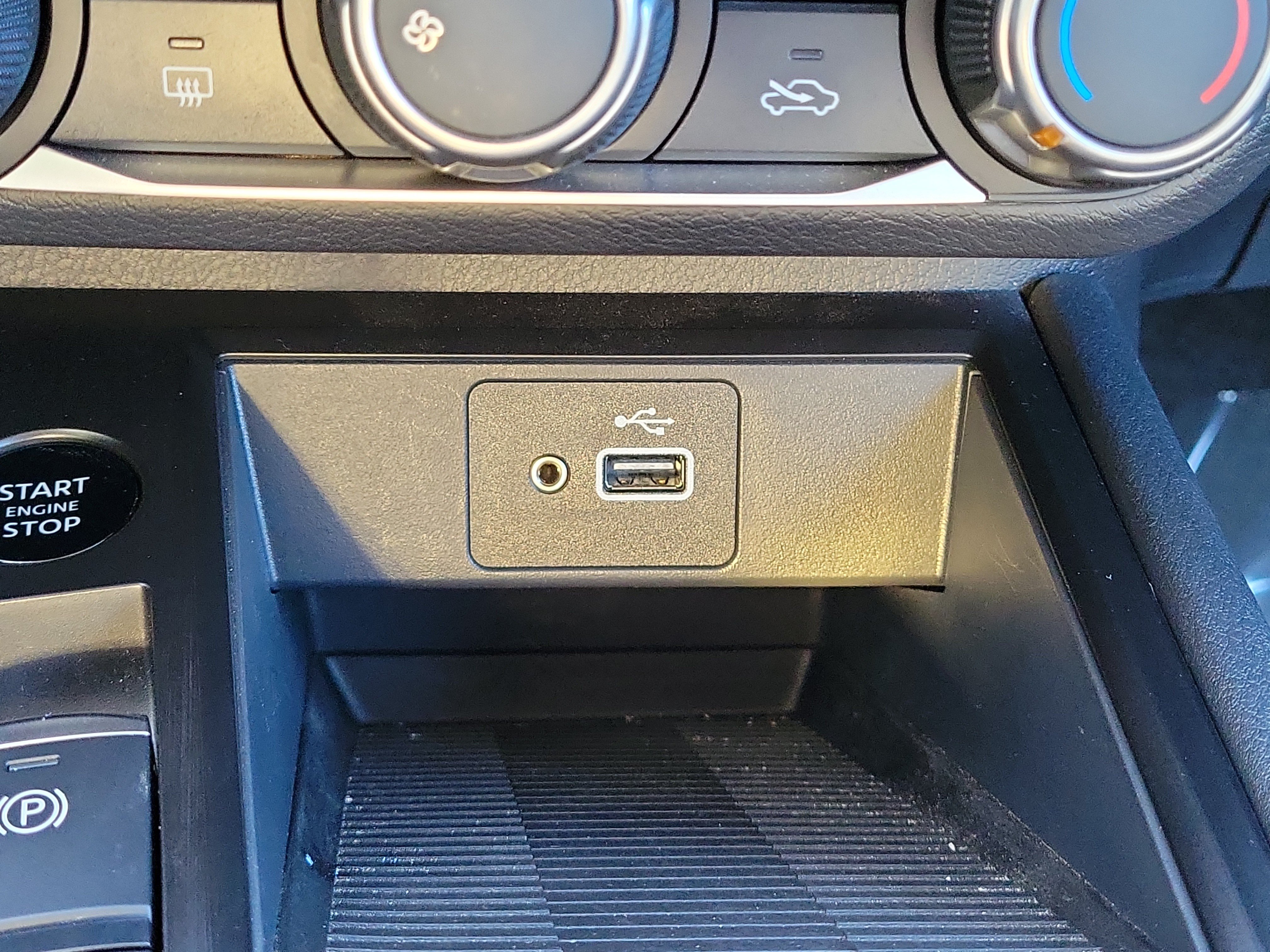 Certified 2025 Nissan Kicks S FWD image 29