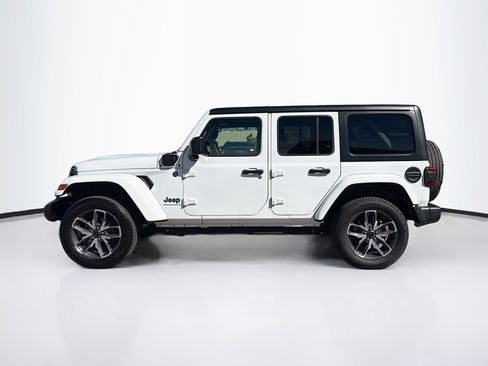 Used 2024 Jeep Wrangler Unlimited w/ Convenience Group AWD/4WD image 4