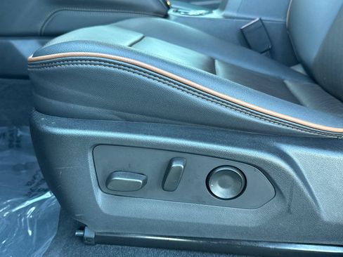 New 2023 GMC Canyon AT4 w/ AT4 Premium Package AWD/4WD image 12