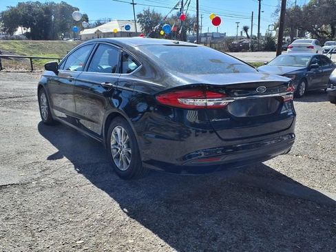 Used 2017 Ford Fusion SE FWD image 5