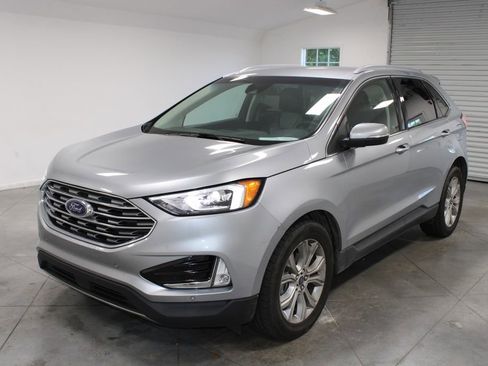 Used 2020 Ford Edge Titanium FWD image 4