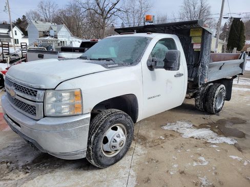 Used 2013 Chevrolet Silverado 3500 W/T image 2