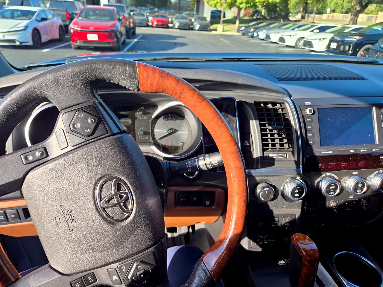 Used 2022 Toyota Sequoia Platinum AWD/4WD image 7