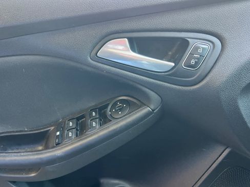 Used 2018 Ford Focus SE FWD image 15