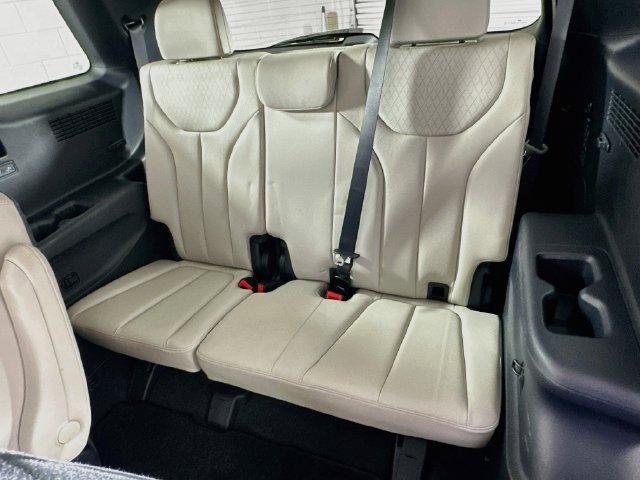 Used 2022 Hyundai Palisade SEL w/ Premium Package FWD image 12