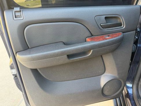 Used 2010 Chevrolet Avalanche LT w/ Regional Value Package image 29