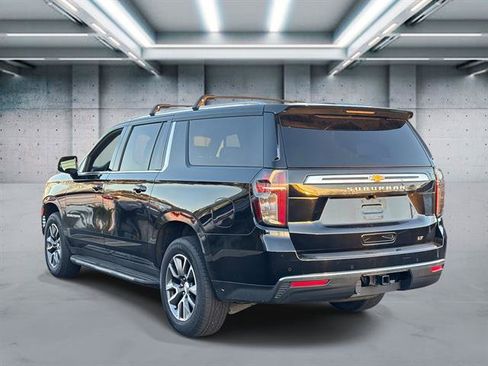 Used 2022 Chevrolet Suburban LT w/ Luxury Package image 5
