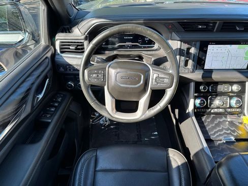 Used 2023 GMC Yukon Denali RWD image 12