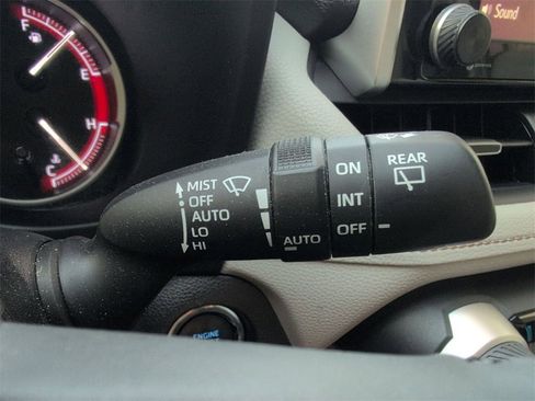 Used 2020 Toyota RAV4 Limited image 24