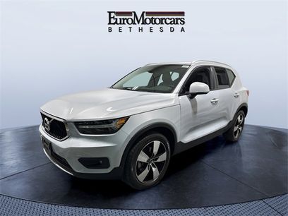 Used 2022 Volvo XC40 T5 Momentum w/ Premium Package