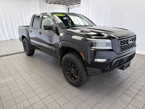 Used 2023 Nissan Frontier SV w/ Midnight Edition Package AWD/4WD image 3