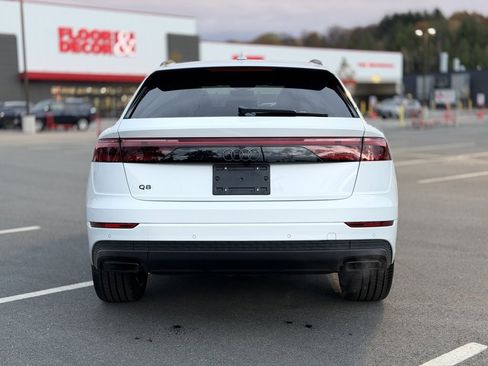 Used 2025 Audi Q8 Premium image 5