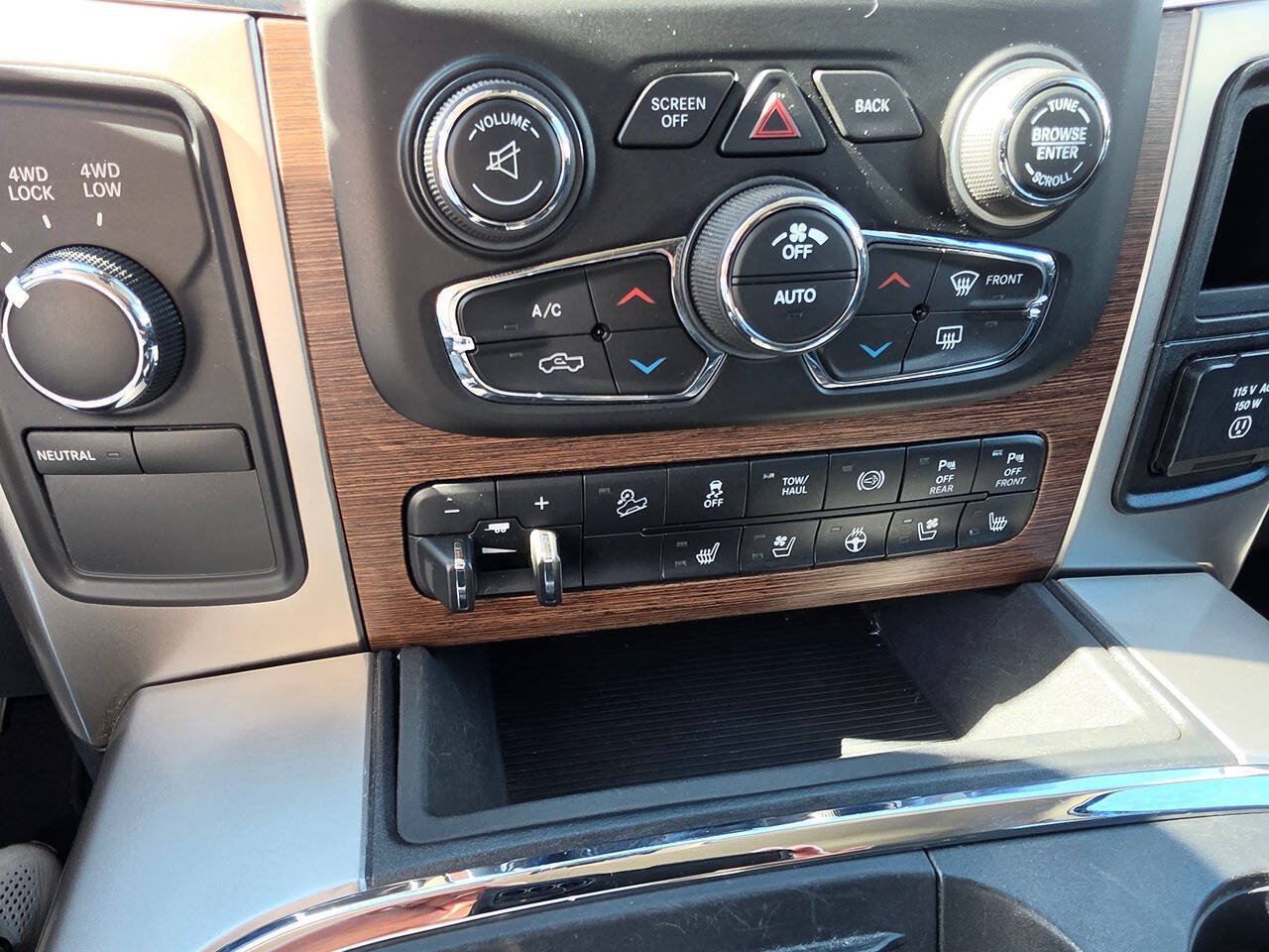 Used 2017 RAM 2500 Laramie w/ Sport Appearance Group AWD/4WD image 28
