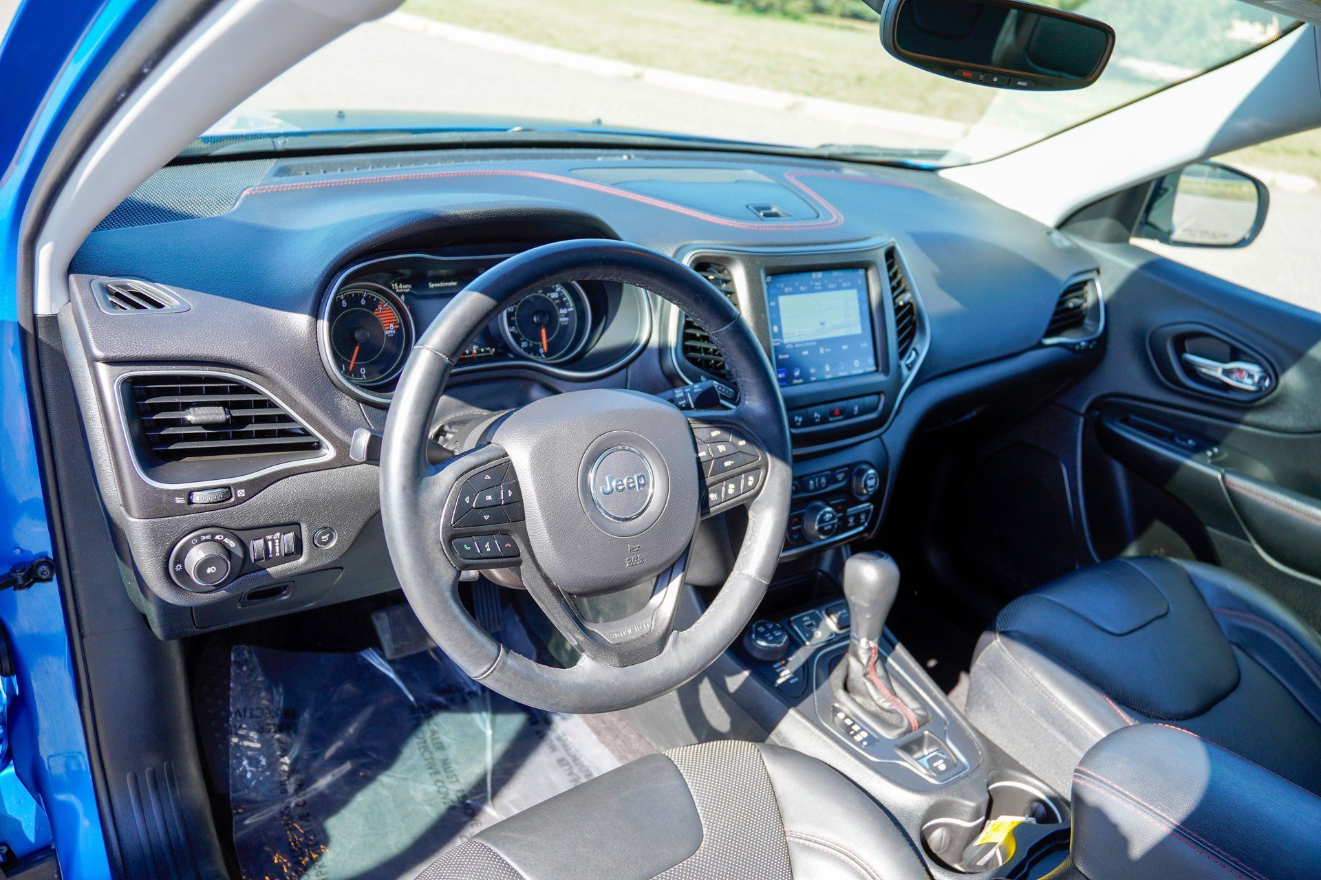 Used 2019 Jeep Cherokee Trailhawk AWD/4WD image 11