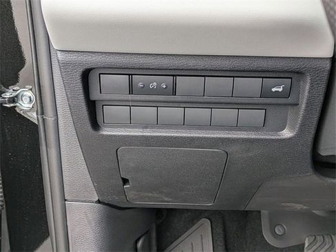 New 2025 Mitsubishi Outlander SE image 16