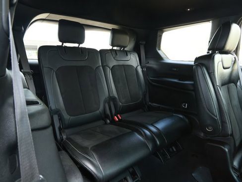 Used 2023 Jeep Grand Cherokee L Laredo image 33