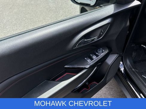 Used 2025 Chevrolet Trax RS w/ Sunroof Package FWD image 23