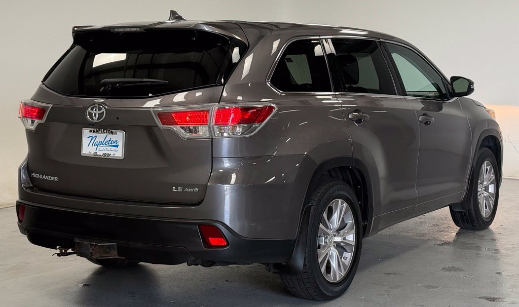 Used 2015 Toyota Highlander LE AWD/4WD image 3
