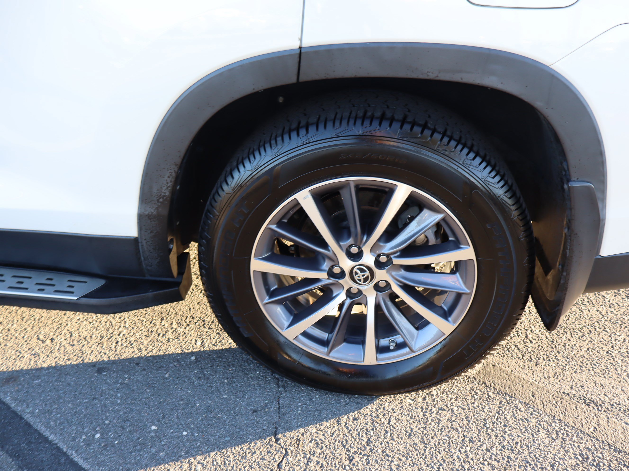 Used 2019 Toyota Highlander XLE AWD/4WD image 44