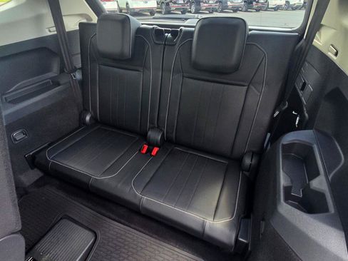 Certified 2022 Volkswagen Tiguan SE w/ Panoramic Sunroof Package FWD image 44