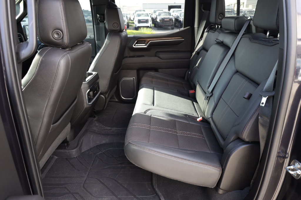 Used 2022 Chevrolet Silverado 1500 High Country w/ High Country Premium Package AWD/4WD image 18