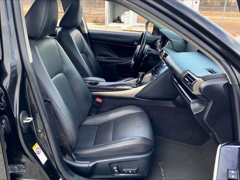 Used 2017 Lexus IS 200t image 9