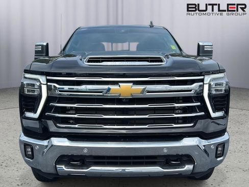 Used 2025 Chevrolet Silverado 2500 LTZ w/ LTZ Convenience Package AWD/4WD image 6