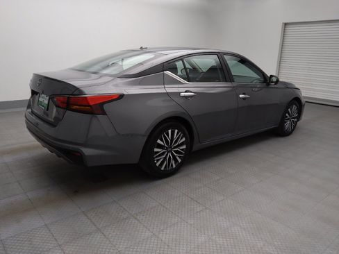 Used 2025 Nissan Altima 2.5 SV image 10