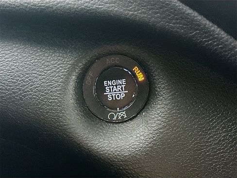 Used 2020 Jeep Cherokee Latitude Plus image 27