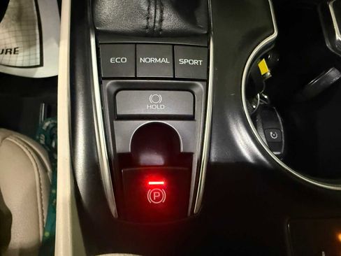 Certified 2018 Toyota Camry XLE image 34