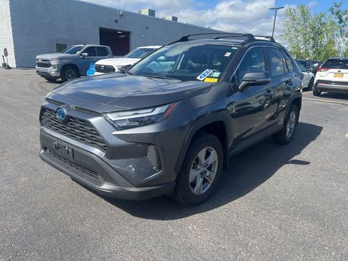 Used 2023 Toyota RAV4 LE AWD/4WD image 3