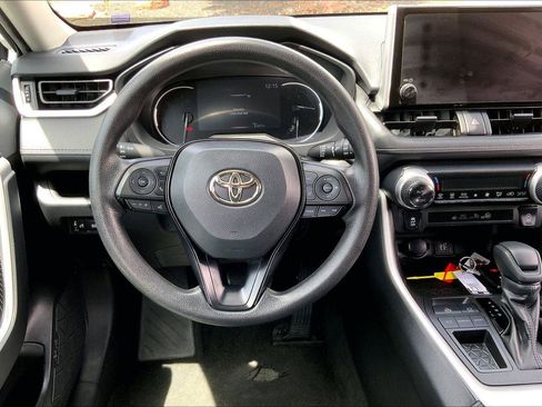 Used 2023 Toyota RAV4 XLE FWD image 5