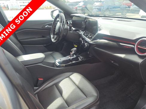 Used 2024 Chevrolet Trax RS w/ Sunroof Package FWD image 6