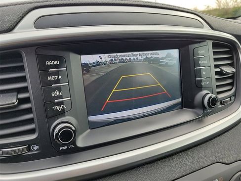 Used 2019 Kia Sorento L image 26