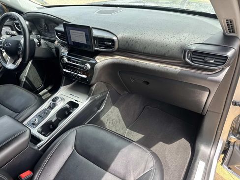 Used 2021 Ford Explorer Limited w/ Equipment Group 301A AWD/4WD image 15