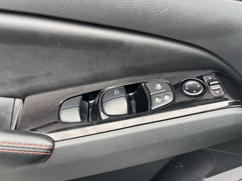 Used 2025 Nissan Altima 2.5 SR FWD image 12