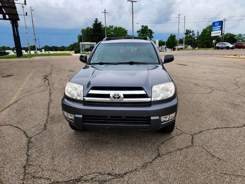 Used 2005 Toyota 4Runner SR5 AWD/4WD image 9