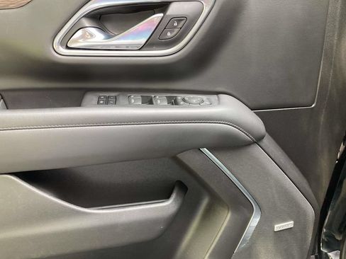 Used 2021 Chevrolet Tahoe LT w/ LT Signature Package RWD image 11