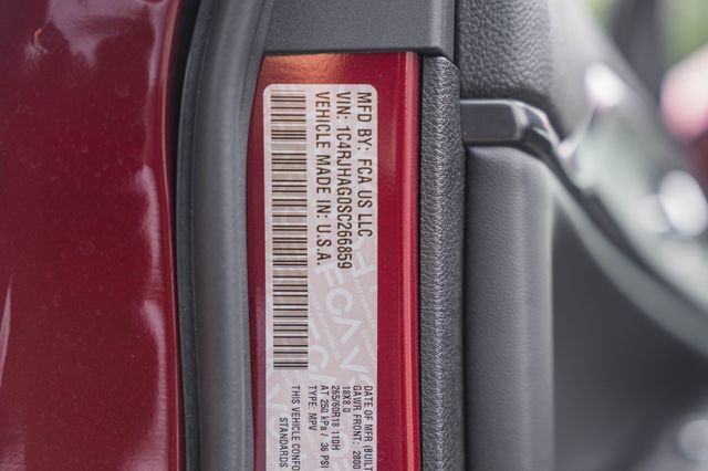 Used 2025 Jeep Grand Cherokee Laredo X w/ Luxury Tech Group I AWD/4WD image 49