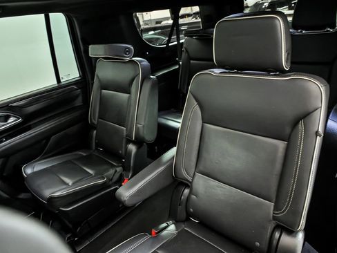 Used 2022 GMC Yukon XL SLT w/ SLT Premium Package AWD/4WD image 16