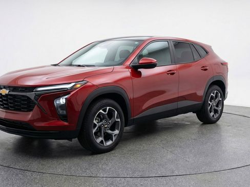 Used 2025 Chevrolet Trax LT image 3