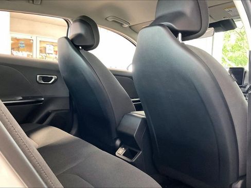 Used 2025 Kia K4 FWD image 19