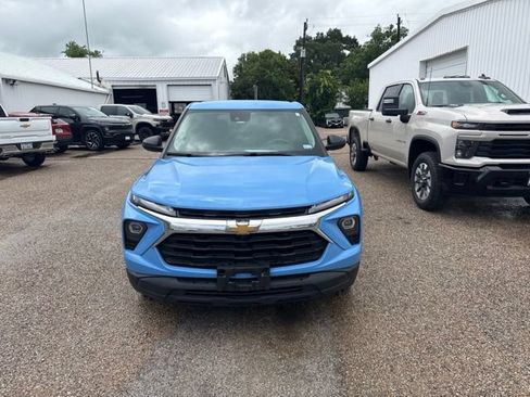 Used 2024 Chevrolet TrailBlazer LS w/ LS Convenience Package FWD image 2