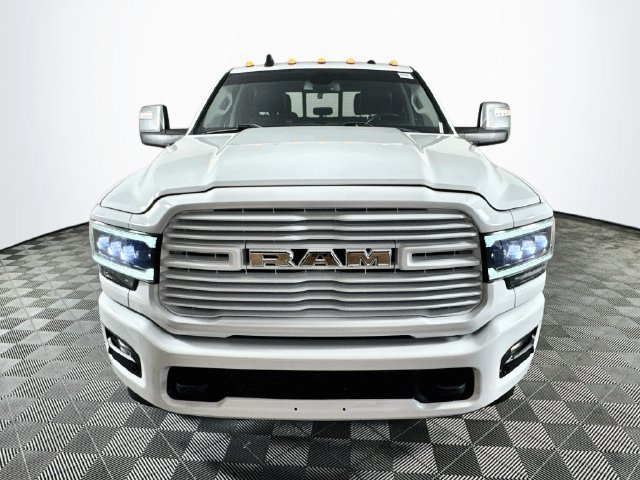 Used 2024 RAM 3500 Laramie AWD/4WD image 2