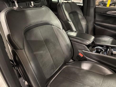 Used 2023 Jeep Grand Cherokee Altitude image 28