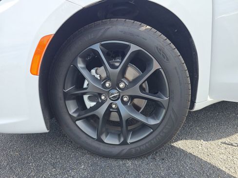 Used 2021 Chrysler Pacifica Touring w/ S Appearance Package image 28