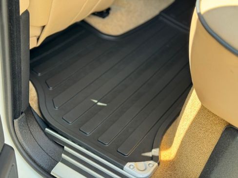 Used 2004 Land Rover Range Rover HSE image 32