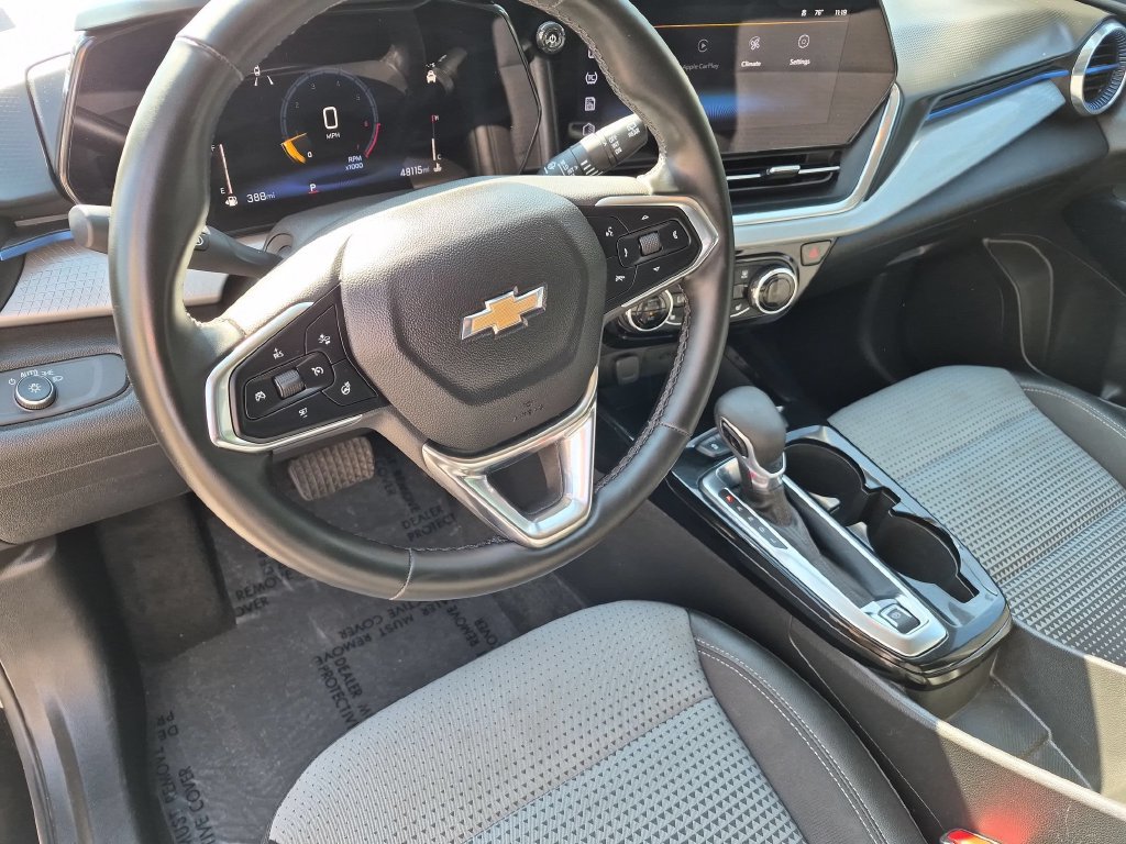 Used 2025 Chevrolet Trax LT w/ LT Convenience Package FWD image 11