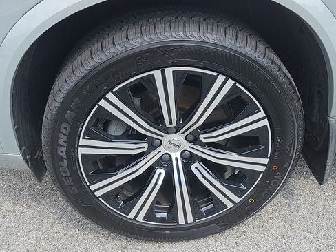 Used 2024 Volvo XC90 B5 Core w/ Climate Package AWD/4WD image 3