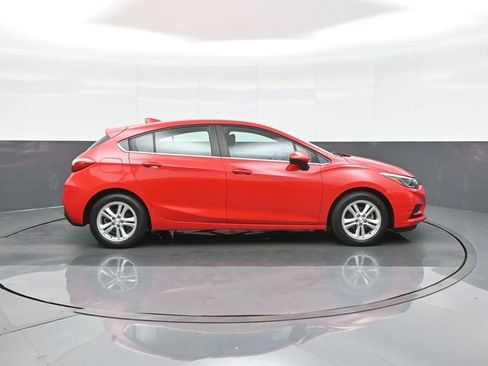 Used 2017 Chevrolet Cruze LT w/ Convenience Package FWD image 8